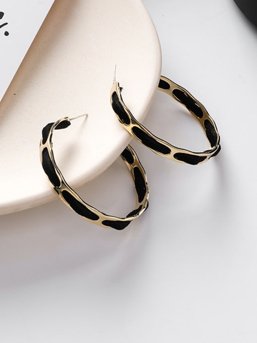 B black Alloy With Gold Plated Simplistic Round Hoop Earrings