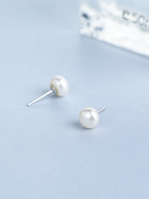 One Silver Women Elegant Artificial Pearl Earrings 0