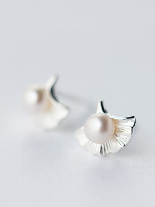 white Women Temperament Leaf Shaped Artificial Pearl Stud Earrings