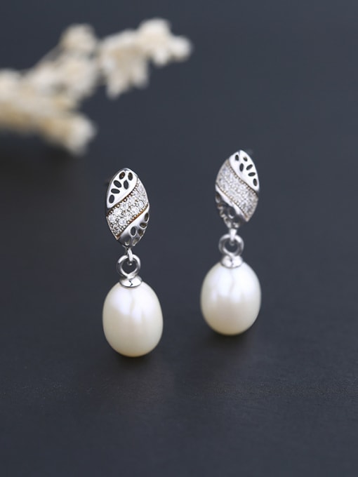 One Silver Fashion Freshwater Pearl Tiny Zirconias 925 Silver Stud Earrings 0