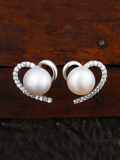 UNIENO Heart-shaped Pearl Cluster earring