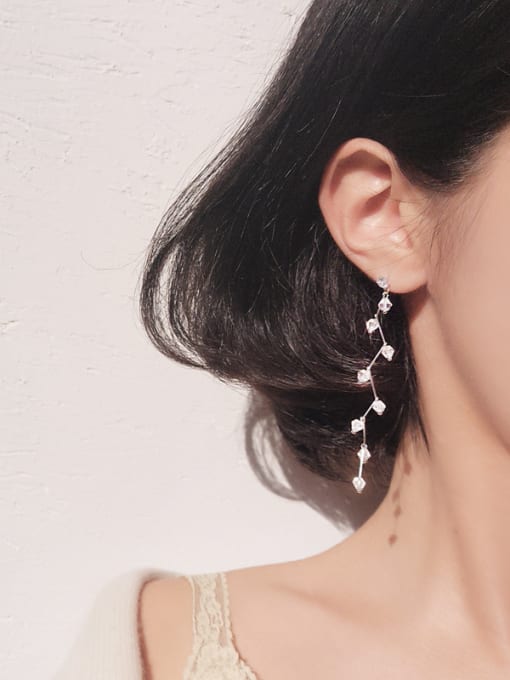 Peng Yuan Fashion Clear Beads Lightening Shaped 925 Silver Drop Earrings