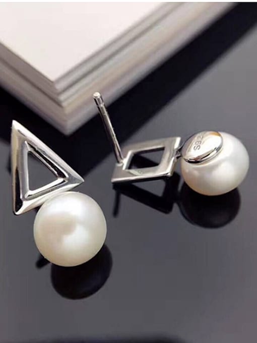 EVITA PERONI Freshwater Pearl Asymmetrical stud Earring 1