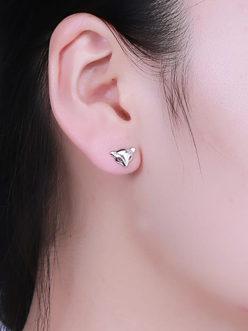 One Silver Women Exquisite Fox Shaped stud Earring 1