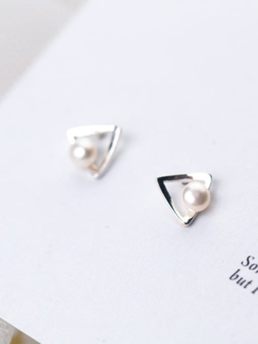 Rosh All-match Triangle Shaped Artificial Pearl Stud Earrings 1