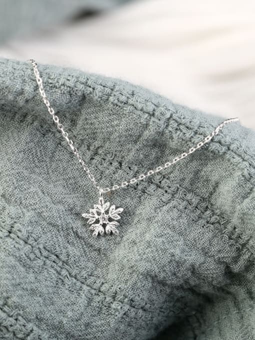 Peng Yuan Little Snowflake Zircon Silver Necklace 2