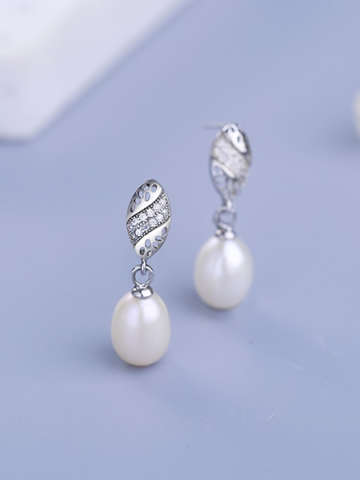One Silver Fashion Freshwater Pearl Tiny Zirconias 925 Silver Stud Earrings 2
