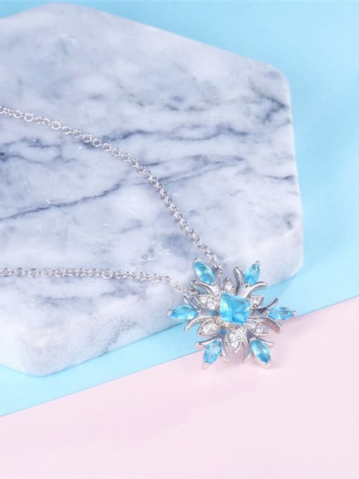 Platinum Exquisite Blue Snowflake Shaped Women Necklace