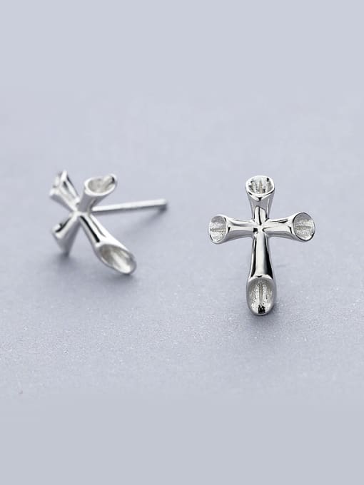 One Silver Cross Shaped Zircon stud Earring 0