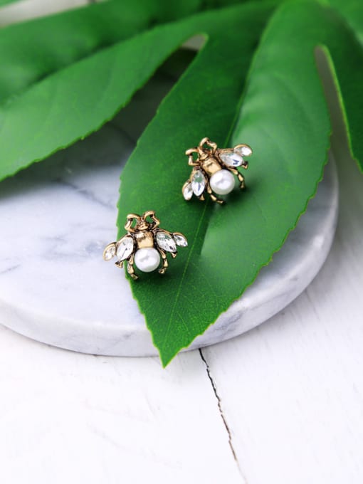 KM Artificial Pearls Retro Simple Bee Drop Earrings 1
