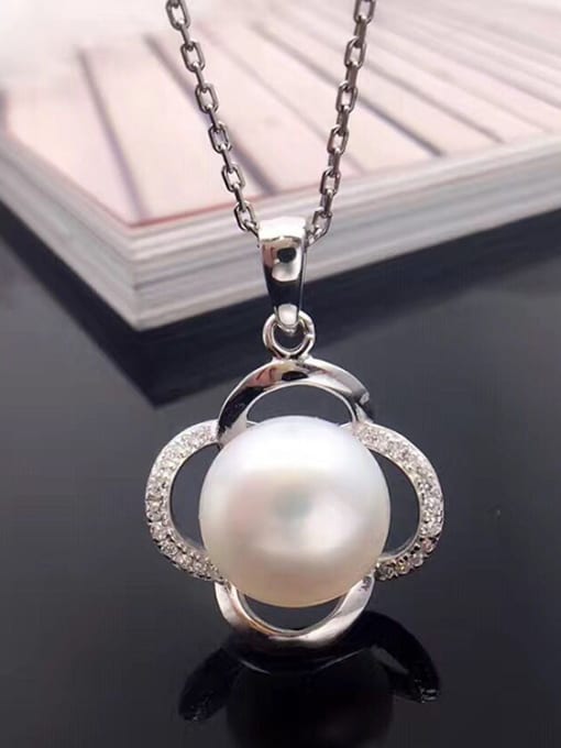 EVITA PERONI Freshwater Pearl Hollow Flower Necklace