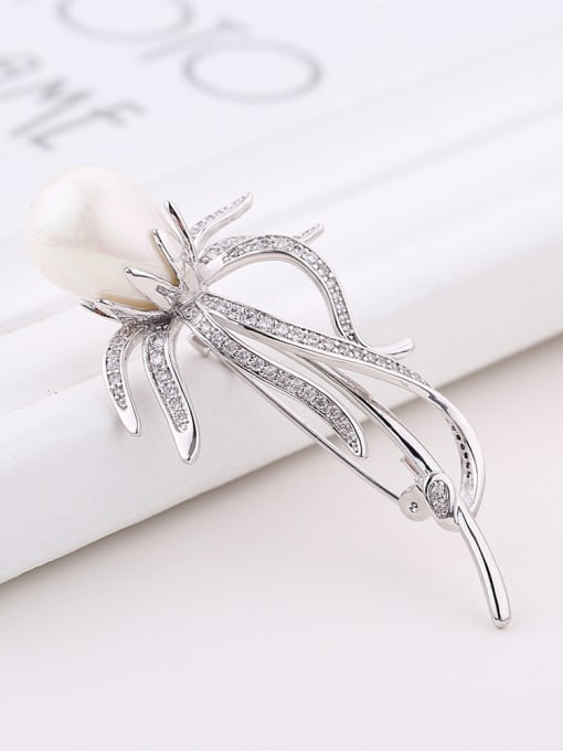 Wei Jia Fashion White Imitation Pearl Cubic Zirconias Copper Brooch 1
