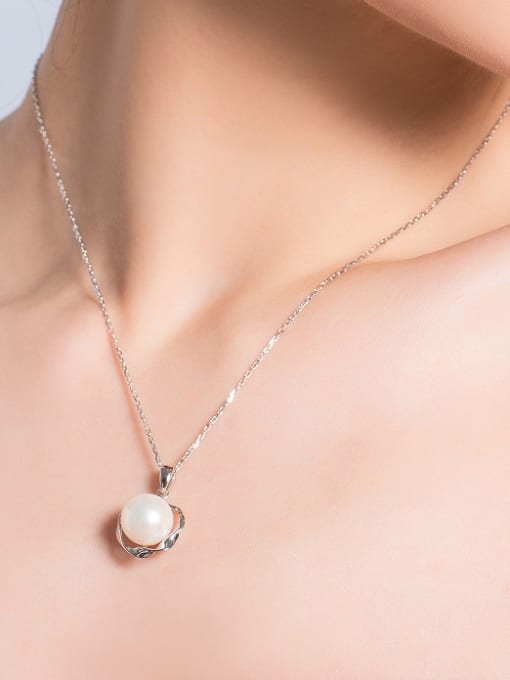 EVITA PERONI 2018 Freshwater Pearl Hollow Flower Necklace 1