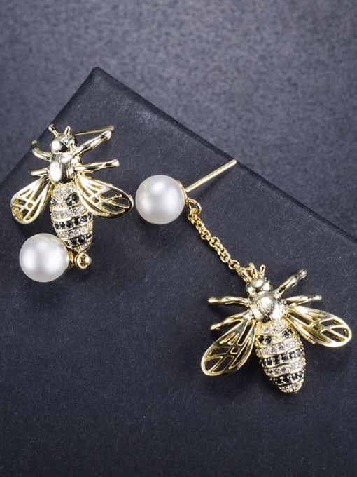 Golden New bee pearl asymmetric micro-inlay zricon earring