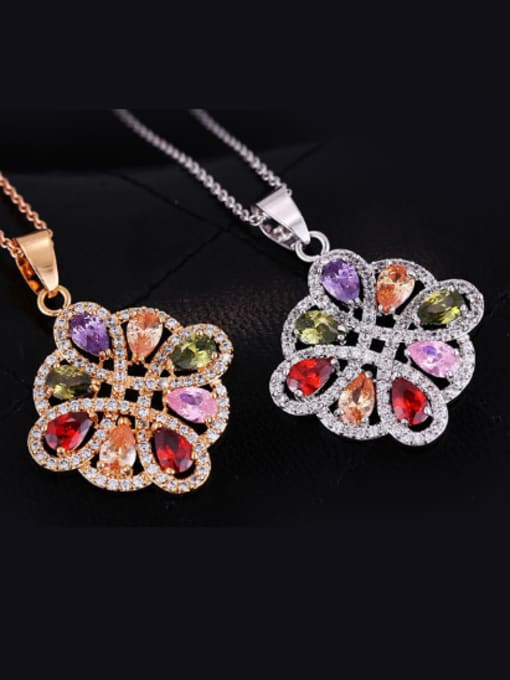L.WIN Flower Shaped Western Style Necklace 2