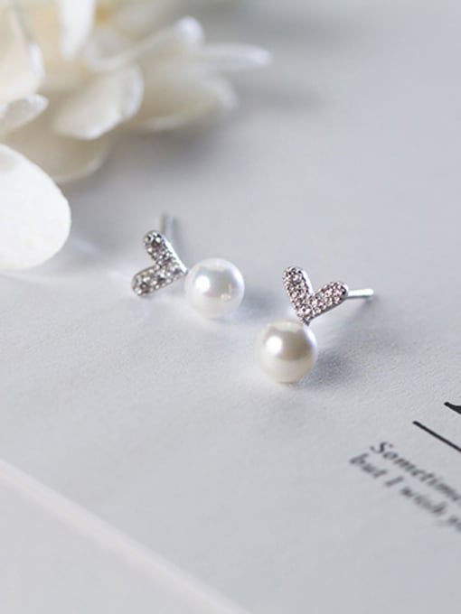 Rosh S925 Silver Small zircon Heart-Shaped Shell Pearl stud Earring