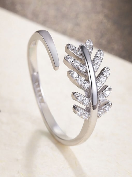 White Women Fresh Leaf Shaped Ring