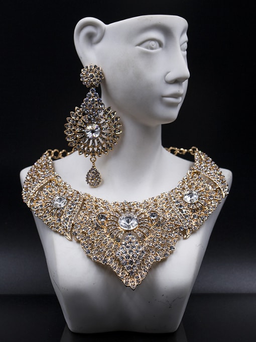 Lan Fu Exaggerated Retro Glass Rhinestones Two Pieces Jewelry Set 1