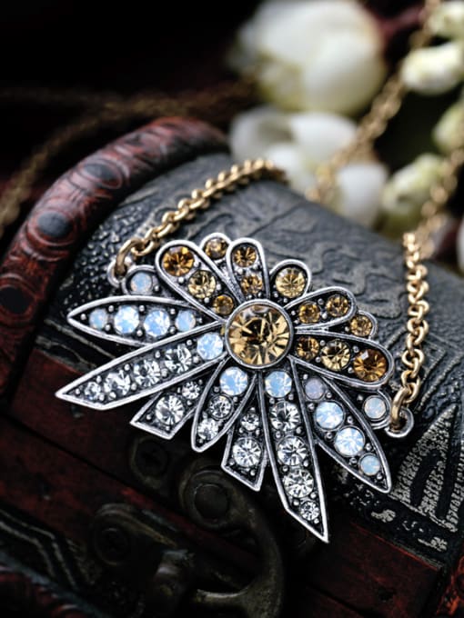 KM Insect Shaped Pendant Women Necklace 2