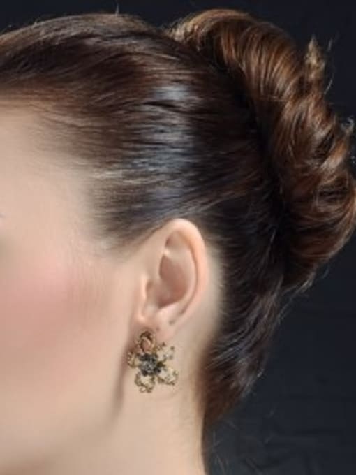 Ronaldo Exquisite Hollow Flower Shaped Austria Crystal Stud Earrings 1