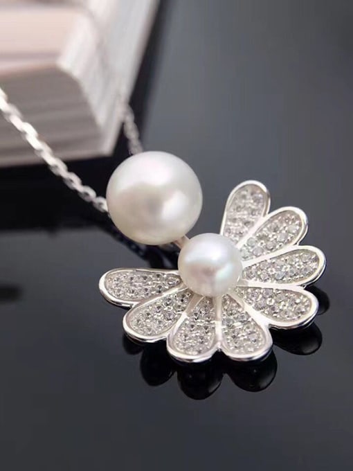 EVITA PERONI Fashion Freshwater Pearl Flower Necklace 0
