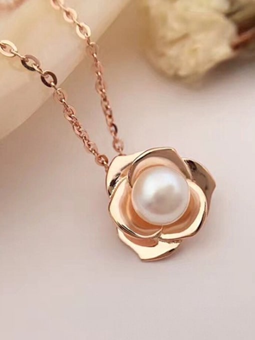 Rose Gold 2018 Freshwater Pearl Flower Necklace