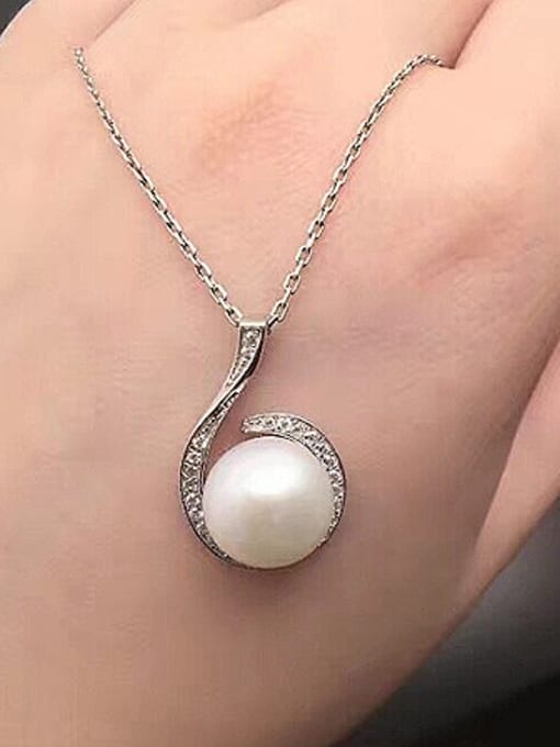 EVITA PERONI Freshwater Pearl Six-shaped Necklace 1