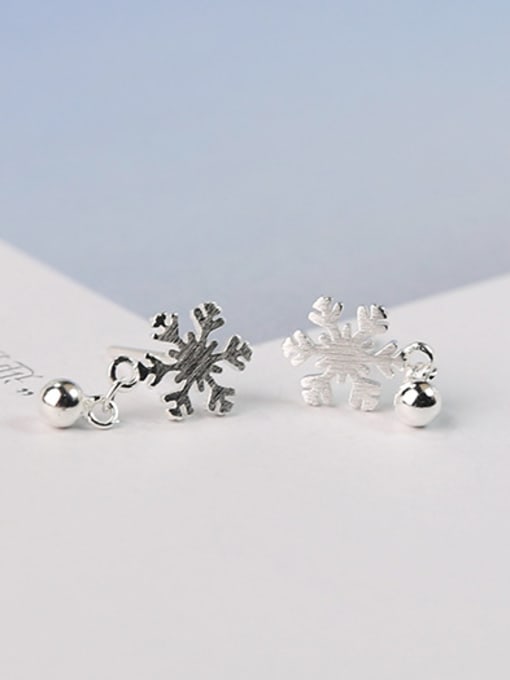Peng Yuan Fashion Tiny Snowflake Stud Earrings 2