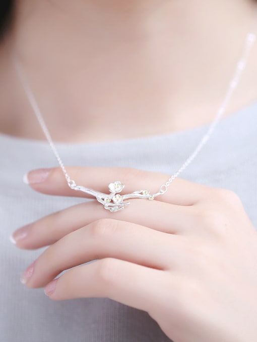 Peng Yuan Fashion Tiny Flowers Silver Necklace 1