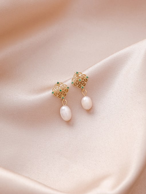 D Pattern pearl Alloy With Gold Plated Simplistic Geometric Drop Earrings