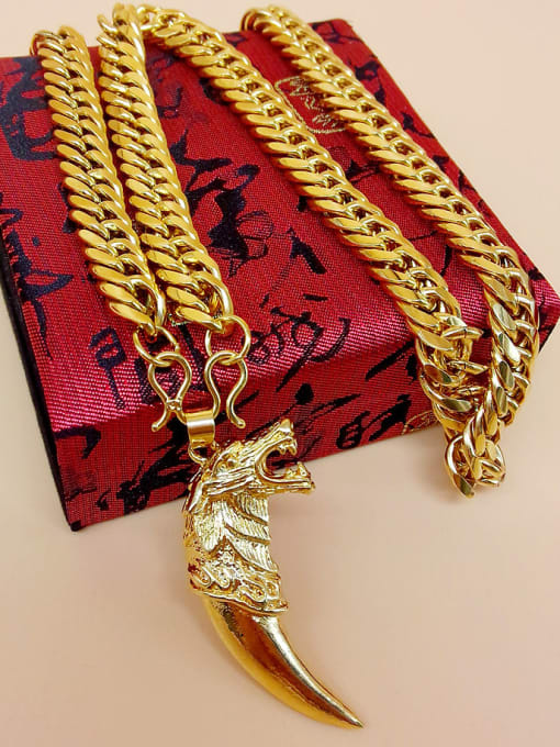 A Men Delicate Wolf Shaped Necklace