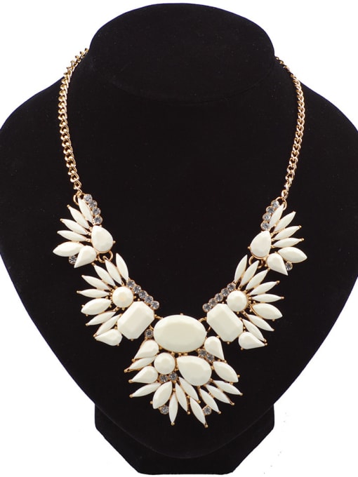 white Fashion Resin sticking Flowers Rhinestones Gold Plated Necklace