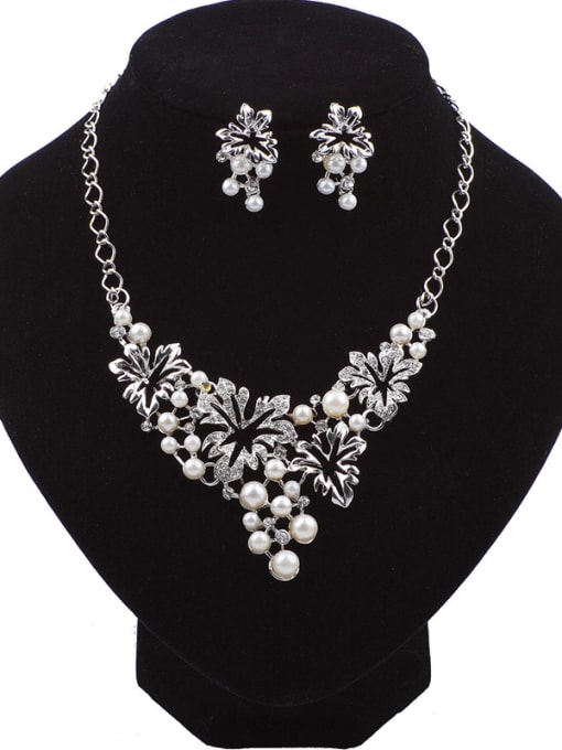 Silver Fashion Alloy Rhinestones-studded Leaves Imitation Pearls Two Pieces Jewelry Set
