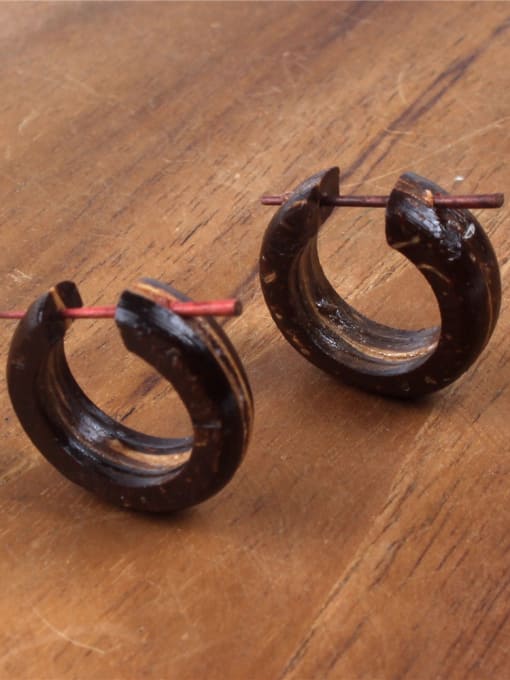 handmade Classical Wooden Temperament Retro Clip Earrings 1