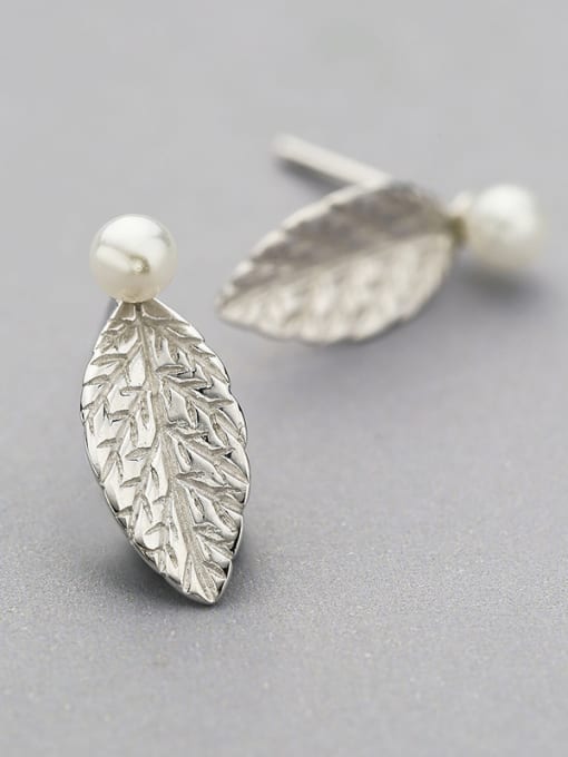 One Silver Leaf Shaped Shell Pearl Stud Earrings 2