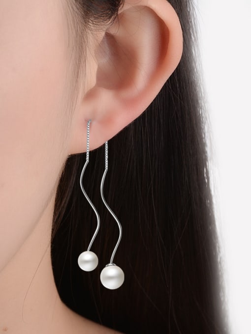 AI Fei Er Simple White Imitation Pearl Water Wave Line Earrings 1