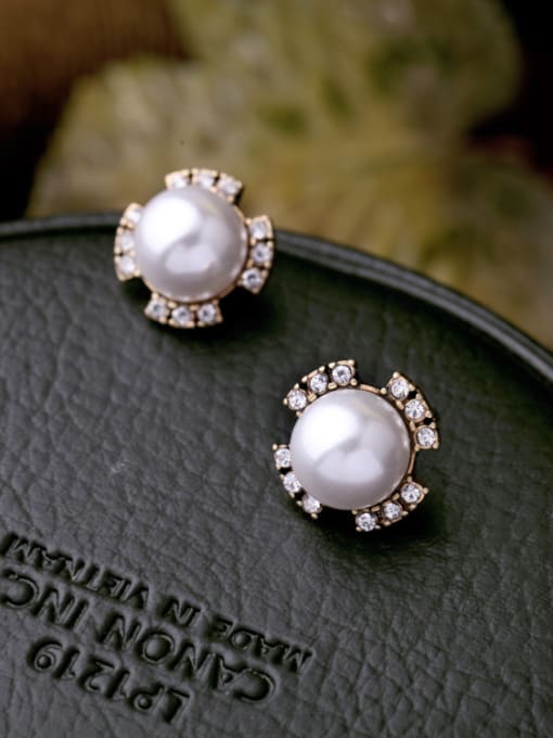 KM Artifical Pearls Small stud Earring 3