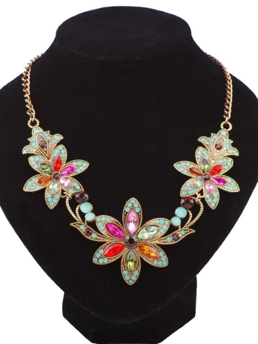 Qunqiu Classical Gold Plated Rhinestones-covered Flowers Alloy Necklace 0