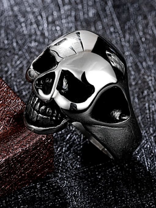 Ronaldo Men Personality Skull Shaped Titanium Painting Ring 1