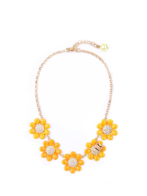 KM Fashion Flower Rhinestones Alloy Necklace