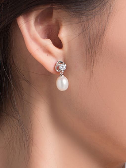 EVITA PERONI Fashion Oval Freshwater Pearl Flower Stud drop earring 1