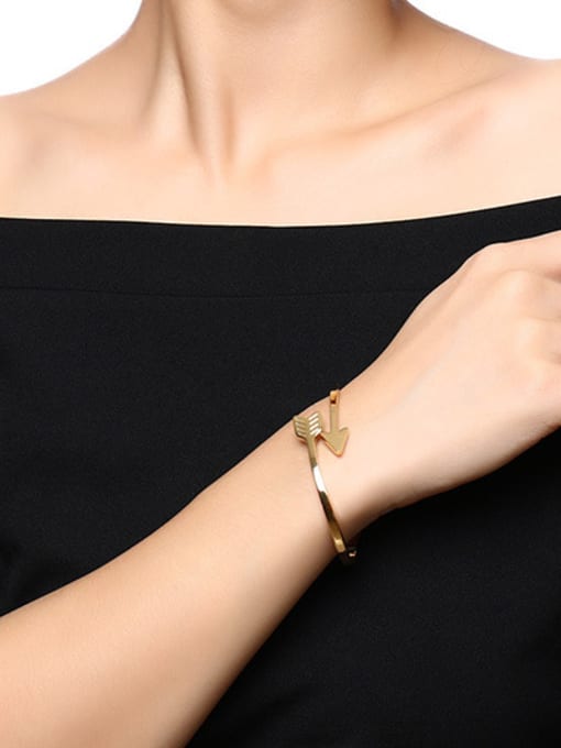 CONG All-match Open Design Gold Plated Arrow Shaped Bangle 1