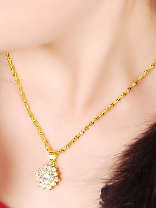 Yi Heng Da High Quality Flower Shaped Rhinestone Women Necklace 1