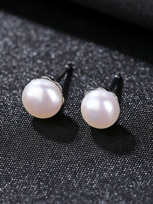 White Pearl Sterling Silver allergy flower shaped sticky Natural Freshwater Pearl Stud Earrings