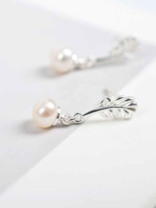 Lang Tony Fashion Leaf Shaped Freshwater Pearl Earrings 1