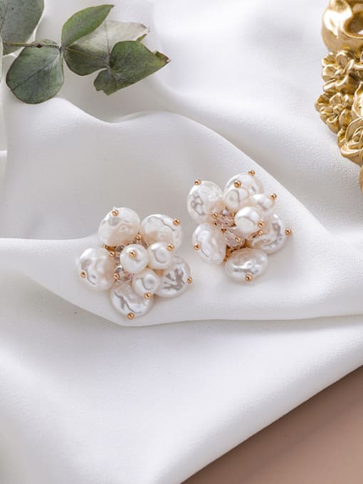 white Alloy With Gold Plated Fashion Flower  Imitation Pearl Stud Earrings