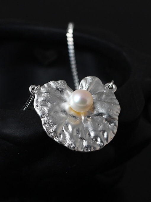 SILVER MI Freshwater Pearl Lotus Leaf-shape Pendant Necklace 1