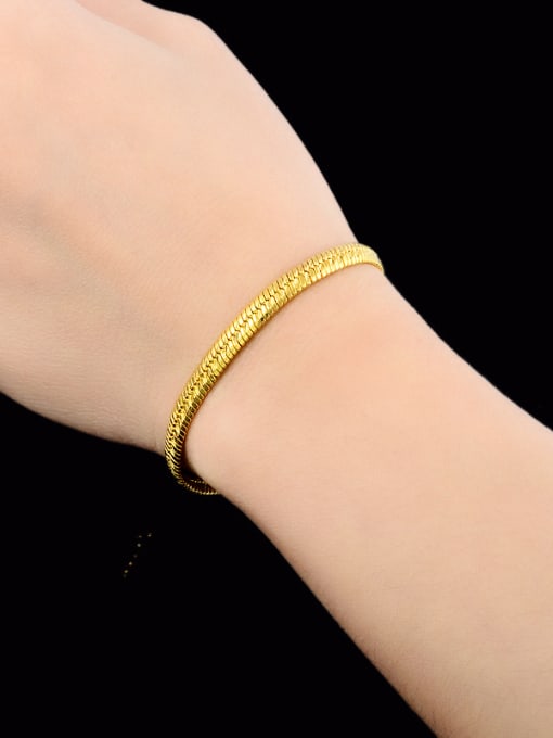 Yi Heng Da Exquisite Gold Plated Geometric Shaped Copper Bracelet 1
