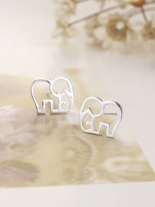 kwan Lovely Small Hollow Elephant Stud Earrings 1