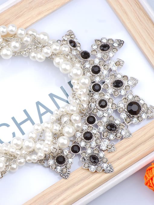 Qunqiu Exaggerated Luxury Imitation Pearls Cubic Rhinestones Alloy Necklace 1
